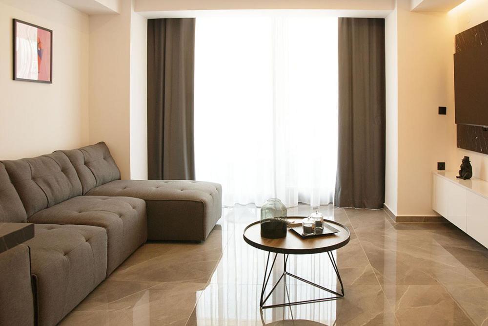 P J Luxury Suites Serres Exterior photo